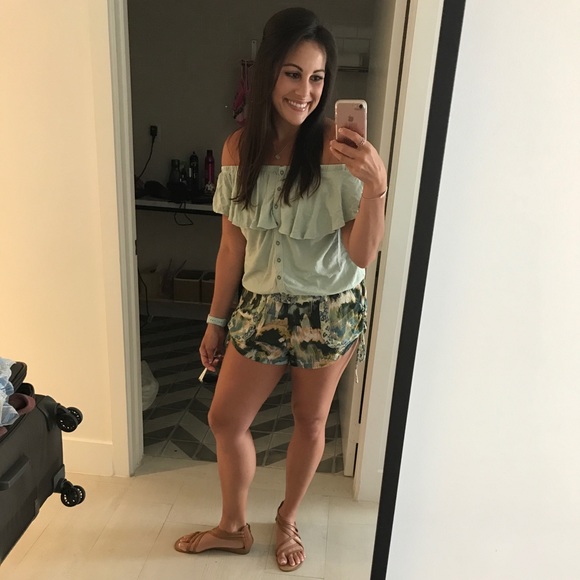 Hi! Welcome to my closet... - Picture 3 of 4